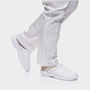B-well AERIAL Man slippers are made of genuine leather in the front part.